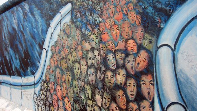 Anaconda Gesellschaft : Berlinmuren faller, 1989-1998
