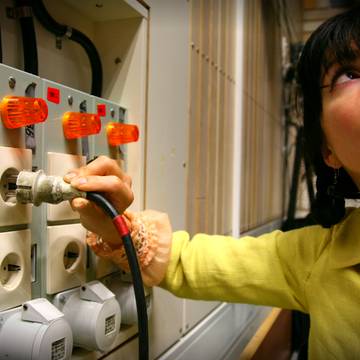 Välkommen till staden: Om elektricitet  UR Play