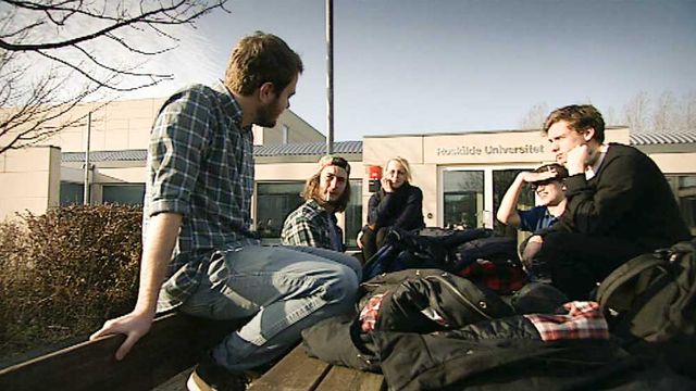 Jakten på det demokratiska klassrummet : Roskilde Universitet
