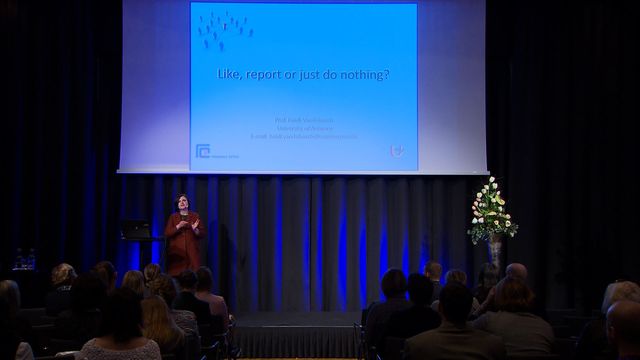 UR Samtiden - Cyberbullying 2016 : Gilla, rapportera eller bläddra vidare?