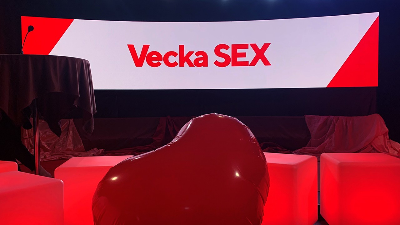 Liftda bir yigitni sikdim