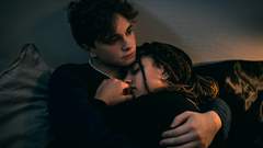 Stenddagi teshik porno Xonanda Sabrinaning seks suratlari